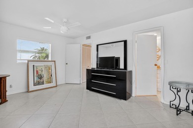 Beautifullly remodeled 1 bedroom in resort style Kings Point-new on Kings Point Golf -Flanders Way in Florida - for sale on GolfHomes.com, golf home, golf lot