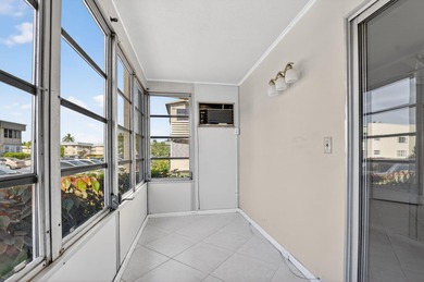 Beautifullly remodeled 1 bedroom in resort style Kings Point-new on Kings Point Golf -Flanders Way in Florida - for sale on GolfHomes.com, golf home, golf lot