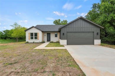 34010 Stonewood Drive - A Refined Retreat in White Bluff Resort

 on White Bluff Resort - New Course in Texas - for sale on GolfHomes.com, golf home, golf lot