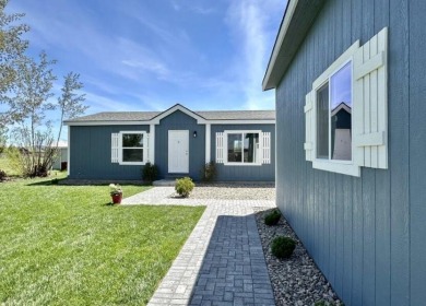 New and move-in ready! Located on the 5th green of the Christmas on Christmas Valley Golf Course in Oregon - for sale on GolfHomes.com, golf home, golf lot