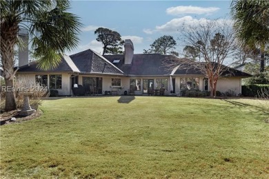 Pristine 3-bed + den/4th-bed, 2.5 bath home with lots of windows on Oyster Reef Golf Course in South Carolina - for sale on GolfHomes.com, golf home, golf lot