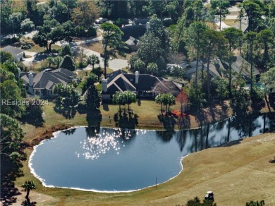 Pristine 3-bed + den/4th-bed, 2.5 bath home with lots of windows on Oyster Reef Golf Course in South Carolina - for sale on GolfHomes.com, golf home, golf lot