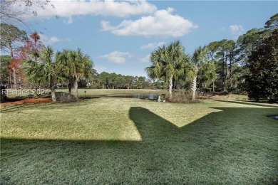 Pristine 3-bed + den/4th-bed, 2.5 bath home with lots of windows on Oyster Reef Golf Course in South Carolina - for sale on GolfHomes.com, golf home, golf lot