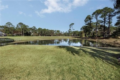 Pristine 3-bed + den/4th-bed, 2.5 bath home with lots of windows on Oyster Reef Golf Course in South Carolina - for sale on GolfHomes.com, golf home, golf lot