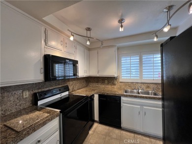 End unit, 3-bedroom, 2-bathroom Villa Puerta, boasting mountain on Leisure Village Par 3 Golf Course in California - for sale on GolfHomes.com, golf home, golf lot