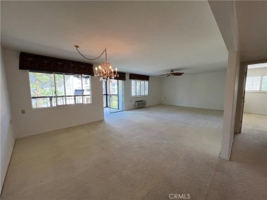 End unit, 3-bedroom, 2-bathroom Villa Puerta, boasting mountain on Leisure Village Par 3 Golf Course in California - for sale on GolfHomes.com, golf home, golf lot