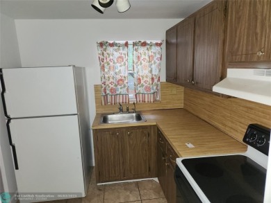 55+ COMMUNITY, UNIT IS ON THE 2nd FLOOR, WELL KEPT BUILDING #120 on Sunrise Lakes Phase III in Florida - for sale on GolfHomes.com, golf home, golf lot