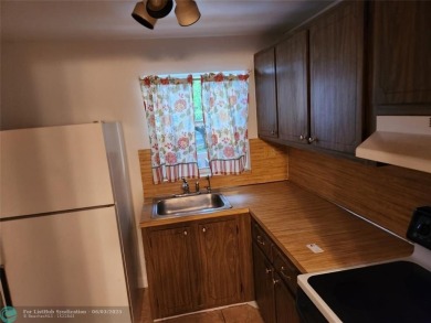 55+ COMMUNITY, UNIT IS ON THE 2nd FLOOR, WELL KEPT BUILDING #120 on Sunrise Lakes Phase III in Florida - for sale on GolfHomes.com, golf home, golf lot