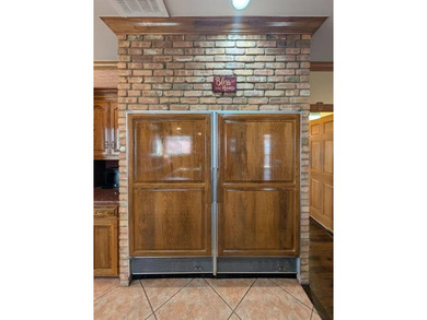 Welcome to Hollytree living in this 4BR 3BA estate spanning on Hollytree Country Club in Texas - for sale on GolfHomes.com, golf home, golf lot