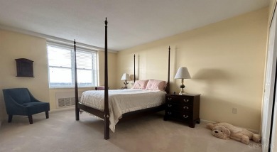 1560 sq. ft. condo located in the Regency, surrounded by woods on Cincinnati Country Club in Ohio - for sale on GolfHomes.com, golf home, golf lot