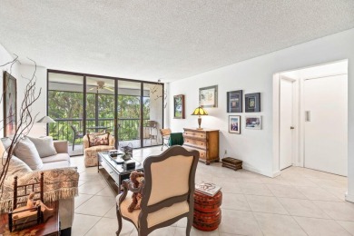 Beautiful two bedroom condo at the Glens with outstanding views on The Country Club At Boca Raton in Florida - for sale on GolfHomes.com, golf home, golf lot