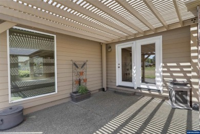 Welcome to this hard-to-find McNary townhome on the 4th Green! on McNary Golf Club in Oregon - for sale on GolfHomes.com, golf home, golf lot