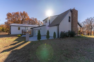 This beautifully remodeled 2,885 sq. ft. custom home offers on Gene Pray Memorial Golf Course in Missouri - for sale on GolfHomes.com, golf home, golf lot