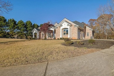 Beautiful CUSTOM-BUILT RANCH-style home on 2.94 acres! Primary on Hawks Ridge Golf Club in Georgia - for sale on GolfHomes.com, golf home, golf lot