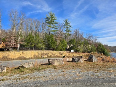 Welcome to lakeside living in Glade Springs. This .32-acre lot on Glade Springs Resort Golf Course in West Virginia - for sale on GolfHomes.com, golf home, golf lot