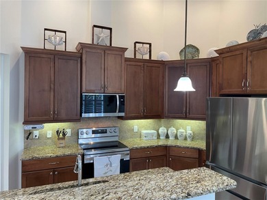 Stunning end unit, 3/2/2, 2013 built, split floor plan, 1471sf on Bobcat Trail Golf Club in Florida - for sale on GolfHomes.com, golf home, golf lot