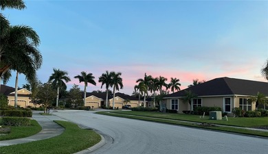Stunning end unit, 3/2/2, 2013 built, split floor plan, 1471sf on Bobcat Trail Golf Club in Florida - for sale on GolfHomes.com, golf home, golf lot