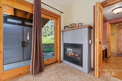 SELLER IS OFFERING 4 POINT BUY DOWN AND $12,000 TOWARDS CLOSING on Terrace Lakes Golf Resort in Idaho - for sale on GolfHomes.com, golf home, golf lot