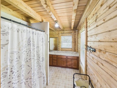 Charming 2-bedroom, 2-bathroom home with a spacious loft on Idylwild Golf Club in Texas - for sale on GolfHomes.com, golf home, golf lot