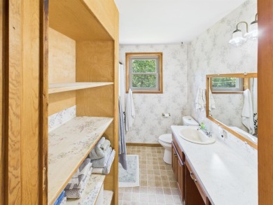 Charming 2-bedroom, 2-bathroom home with a spacious loft on Idylwild Golf Club in Texas - for sale on GolfHomes.com, golf home, golf lot