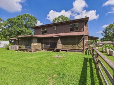 Charming 2-bedroom, 2-bathroom home with a spacious loft on Idylwild Golf Club in Texas - for sale on GolfHomes.com, golf home, golf lot