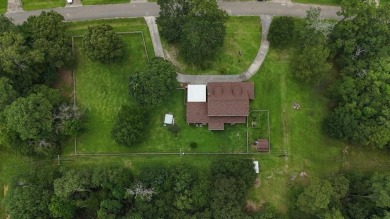 Charming 2-bedroom, 2-bathroom home with a spacious loft on Idylwild Golf Club in Texas - for sale on GolfHomes.com, golf home, golf lot