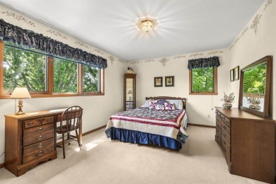This stunning 4-bedroom, 2-story home is perfectly located just on High Cliff Golf Course in Wisconsin - for sale on GolfHomes.com, golf home, golf lot