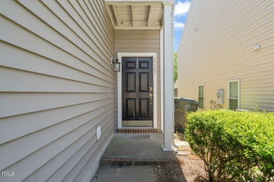 Charming townhome in established Raleigh community. 3 bedrooms on Hedingham Golf and Athletic Club in North Carolina - for sale on GolfHomes.com, golf home, golf lot