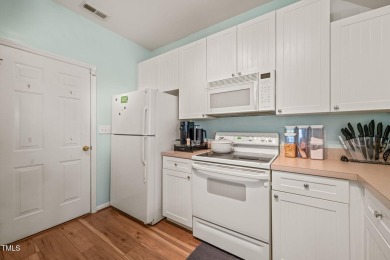 Charming townhome in established Raleigh community. 3 bedrooms on Hedingham Golf and Athletic Club in North Carolina - for sale on GolfHomes.com, golf home, golf lot