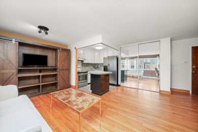 Welcome to this bright 1Bed/1Bath condo featuring hardwood on Sydney R. Marovitz Golf Course in Illinois - for sale on GolfHomes.com, golf home, golf lot