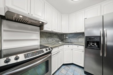 Welcome to this bright 1Bed/1Bath condo featuring hardwood on Sydney R. Marovitz Golf Course in Illinois - for sale on GolfHomes.com, golf home, golf lot