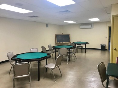 This 1400 sq ft 2 bedroom two bath unit is only a block away on On Top Of The World Golf Course in Florida - for sale on GolfHomes.com, golf home, golf lot