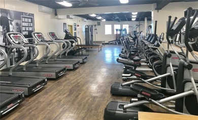 This 1400 sq ft 2 bedroom two bath unit is only a block away on On Top Of The World Golf Course in Florida - for sale on GolfHomes.com, golf home, golf lot