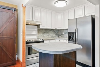 Welcome to this bright 1Bed/1Bath condo featuring hardwood on Sydney R. Marovitz Golf Course in Illinois - for sale on GolfHomes.com, golf home, golf lot