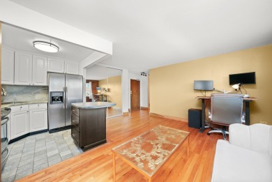 Welcome to this bright 1Bed/1Bath condo featuring hardwood on Sydney R. Marovitz Golf Course in Illinois - for sale on GolfHomes.com, golf home, golf lot