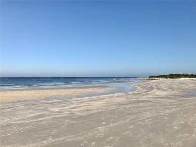 This 1400 sq ft 2 bedroom two bath unit is only a block away on On Top Of The World Golf Course in Florida - for sale on GolfHomes.com, golf home, golf lot