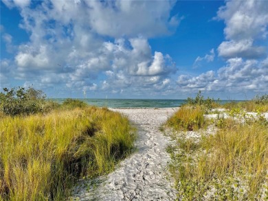 This 1400 sq ft 2 bedroom two bath unit is only a block away on On Top Of The World Golf Course in Florida - for sale on GolfHomes.com, golf home, golf lot