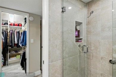 This 1st floor unit has a perfect blend of Comfort and on Oaks Country Club in Florida - for sale on GolfHomes.com, golf home, golf lot