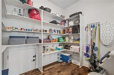 Discover the Award-Winning Hilmann Chesapeake 2.1 Reverse!
This on Shawnee Golf and Country Club in Kansas - for sale on GolfHomes.com, golf home, golf lot