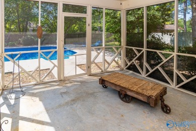 Welcome to this charming fam. home, perfect for summer enjoyment on Point Mallard Golf Course in Alabama - for sale on GolfHomes.com, golf home, golf lot