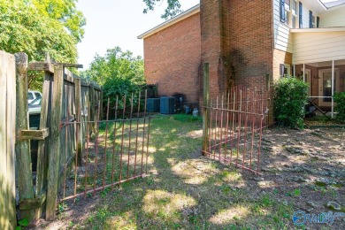 Welcome to this charming fam. home, perfect for summer enjoyment on Point Mallard Golf Course in Alabama - for sale on GolfHomes.com, golf home, golf lot