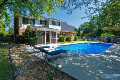 Welcome to this charming fam. home, perfect for summer enjoyment on Point Mallard Golf Course in Alabama - for sale on GolfHomes.com, golf home, golf lot