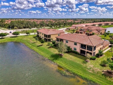 *Live like you're on Vacation* in this Luxurious Modern Coach on Plantation Golf and Country Club in Florida - for sale on GolfHomes.com, golf home, golf lot