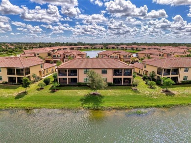 *Live like you're on Vacation* in this Luxurious Modern Coach on Plantation Golf and Country Club in Florida - for sale on GolfHomes.com, golf home, golf lot