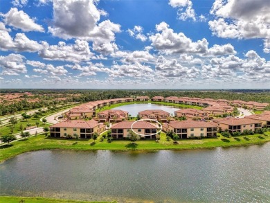 *Live like you're on Vacation* in this Luxurious Modern Coach on Plantation Golf and Country Club in Florida - for sale on GolfHomes.com, golf home, golf lot