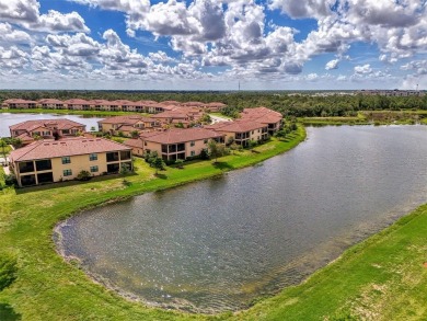 *Live like you're on Vacation* in this Luxurious Modern Coach on Plantation Golf and Country Club in Florida - for sale on GolfHomes.com, golf home, golf lot