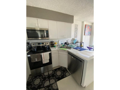 Lovely 1 bed/1.5 bath Pent House with great views in Aventura on Turnberry Isle Resort and Club in Florida - for sale on GolfHomes.com, golf home, golf lot