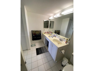 Lovely 1 bed/1.5 bath Pent House with great views in Aventura on Turnberry Isle Resort and Club in Florida - for sale on GolfHomes.com, golf home, golf lot