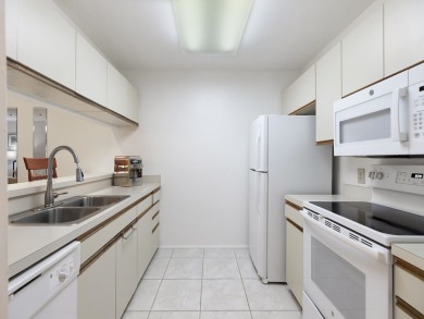 MOTIVATED SELLER! Great 55+ Community! Great amenities: on Vista Plantation Golf Club in Florida - for sale on GolfHomes.com, golf home, golf lot