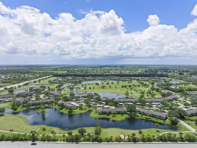 MOTIVATED SELLER! Great 55+ Community! Great amenities: on Vista Plantation Golf Club in Florida - for sale on GolfHomes.com, golf home, golf lot